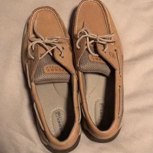Great condition comfortable Sperry shoes in beige